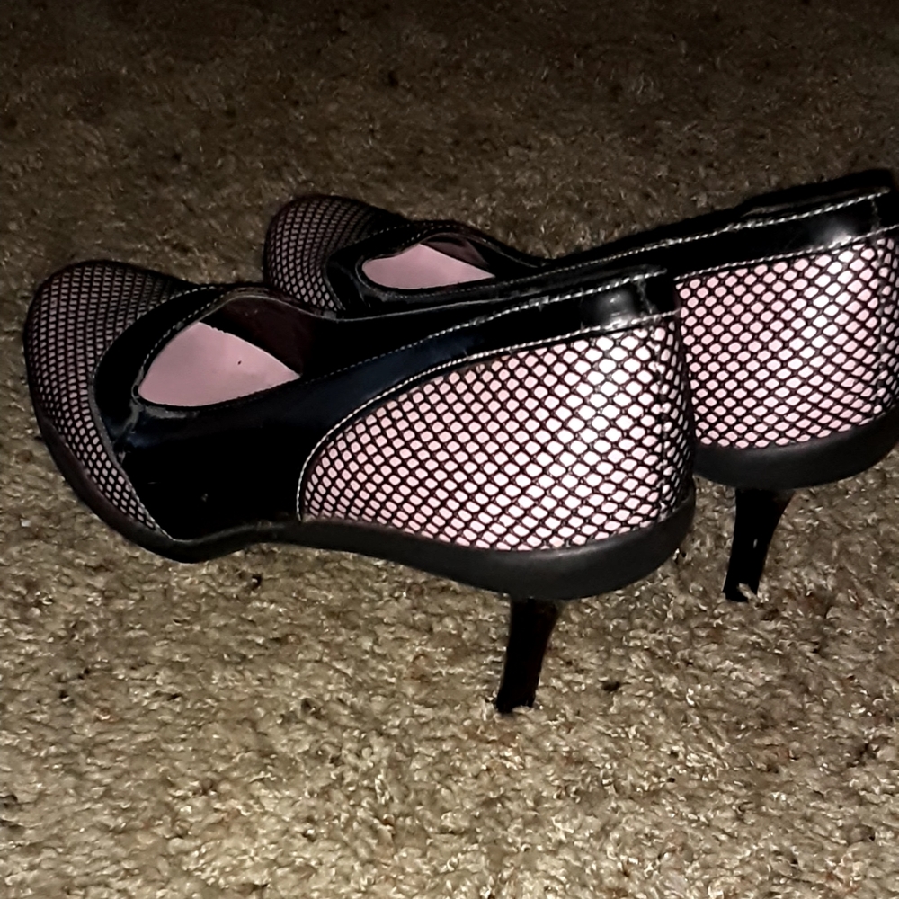 Shoes - Picture 5 of 6